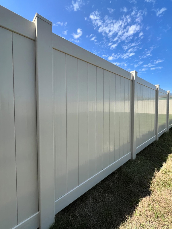 Vinyl Fence Contractor in Tampa Bay area