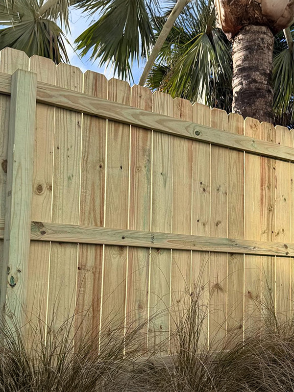 Wood Fence Contractor in Tampa Bay area
